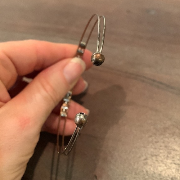 Silver Tone Double Band Bracelet with Onyx Coloured Gems - Picture 4 of 7